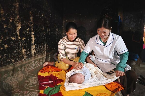 Dedicated female health worker serving ethnic communities in Tung Vai highlands