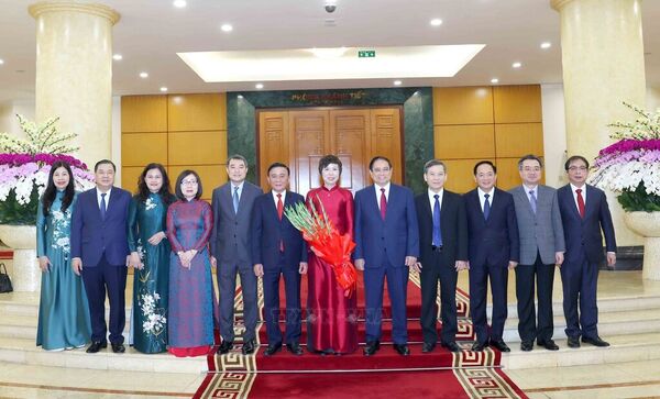 Conference announcing Politburo decisions on organizational and personnel work