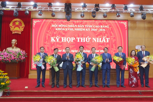 <b>Xây dựng đội ngũ cán bộ đủ phẩm chất, năng lực, uy tín, ngang tầm nhiệm vụ</b>