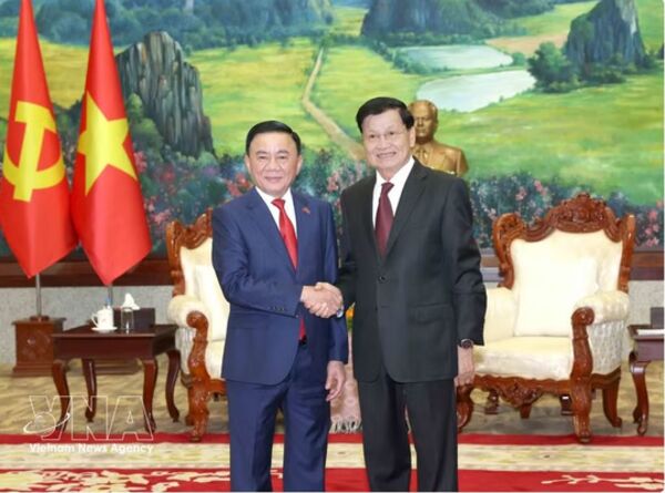 Key Vietnamese Party official meets with top Lao leader in Vientiane
