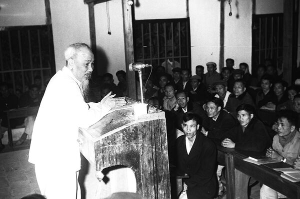 <b>Người cán bộ công chức không có phận sự nào khác ngoài phận sự phục vụ nhân dân</b>