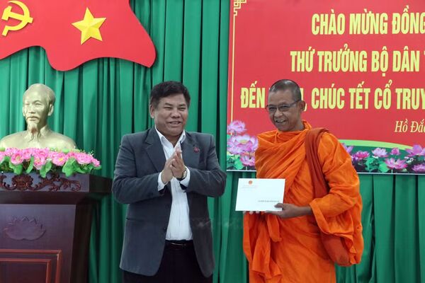 Chol Chnam Thmay greetings to Khmer ethnic community in Mekong Delta city