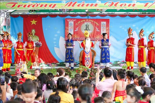 Gieo mầm yêu nước cho thế hệ măng non từ cội nguồn dân tộc