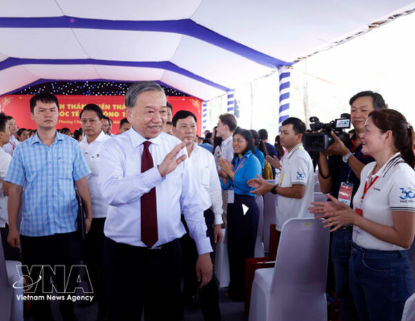 Party General Secretary and State President meets workers in Ho Chi Minh City