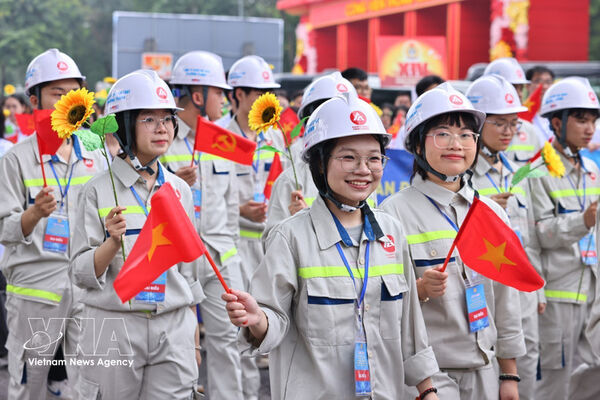Hanoi parade honours workers ahead of International Labour Day