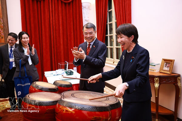 PM Le Minh Hung hosts state banquet for Japanese counterpart Takaichi Sanae