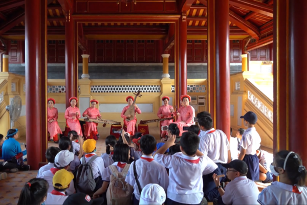 <b>Nuôi dưỡng tình yêu di sản cho thế hệ trẻ</b>