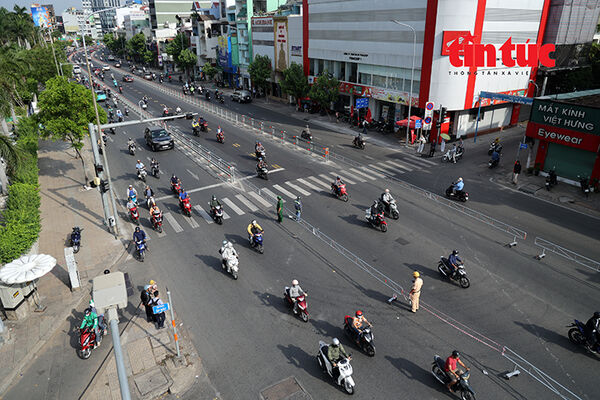 Ngày đầu đảo chiều linh hoạt đường Cộng Hòa: Giao thông cơ bản thông thoáng