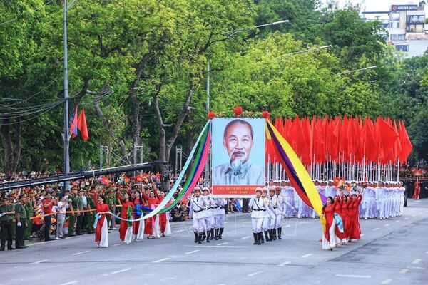 Bài viết của Tổng Bí thư, Chủ tịch nước Tô Lâm: ÁNH SÁNG HỒ CHÍ MINH SOI ĐƯỜNG CHO CHÚNG TA ĐI