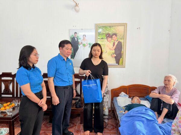 Công đoàn Thủ đô chăm lo công nhân bị tai nạn lao động