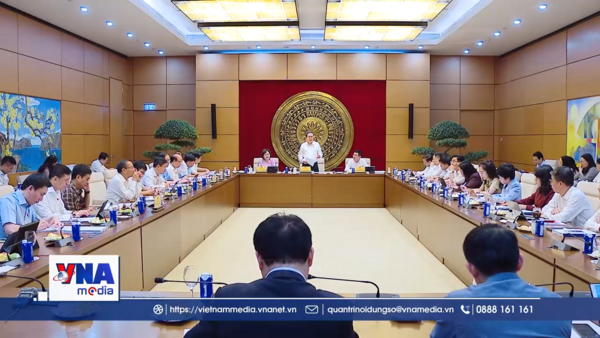 Chủ tịch Quốc hội làm việc với Ủy ban Kinh tế và Tài chính