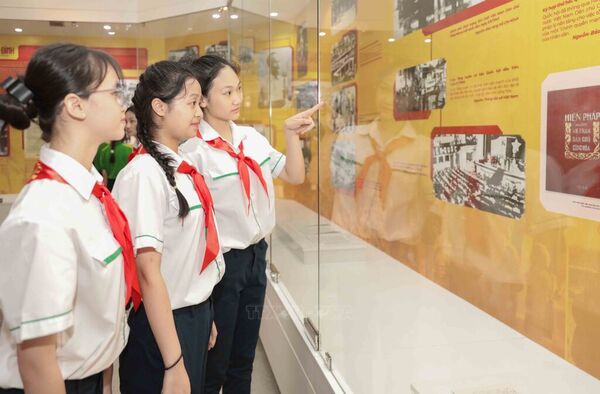 Ho Chi Minh Museum attracts large numbers of visitors on late President’s birth anniversary