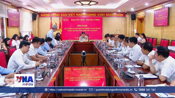 Lấy ý kiến vào dự thảo Quy định của Ban Bí thư về kết nạp HS-SV vào Đảng