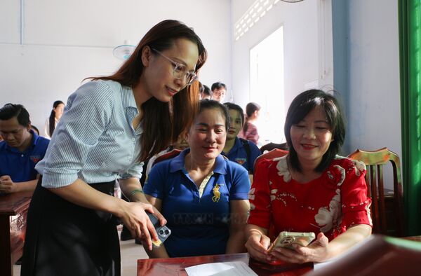 Đồng Tháp đẩy mạnh cấp chữ ký số cho người dân