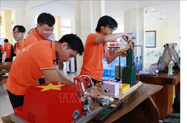 Phát huy tinh thần lập nghiệp và đam mê nghiên cứu khoa học trong thế hệ trẻ