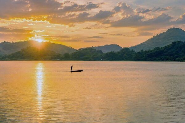 Cảnh sắc hồ Lắk (Đắk Lắk)