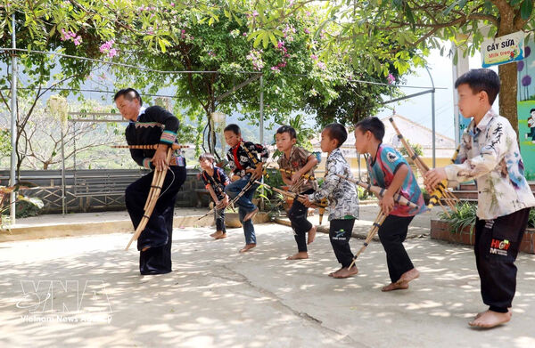 Soul of Mong people’s panpipe kept alive in mountainous schools