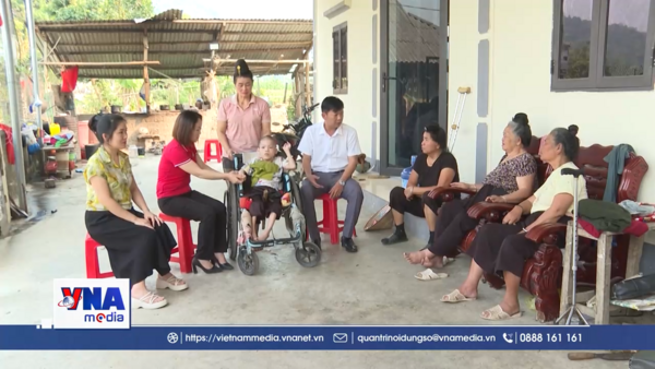 Tiếp thêm yêu thương cho trẻ yếu thế