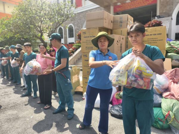 TP Hồ Chí Minh 50 năm mang tên Bác - Bài 3: Nơi những dòng người hội tụ