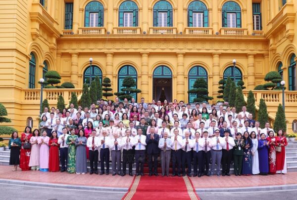 Tổng Bí thư, Chủ tịch nước gặp mặt 101 nhà báo tiêu biểu