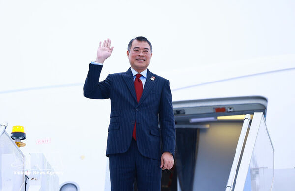 Prime Minister returns to Hanoi, concluding successful working trip to Russia