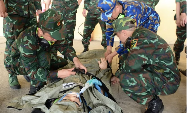 Australia-backed training equips Vietnam peacekeepers with aeromedical evacuation skills