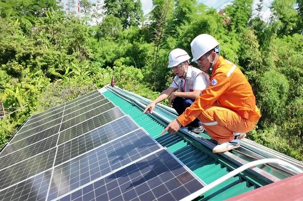 Người dân Điện Biên chủ động sử dụng điện mặt trời mái nhà