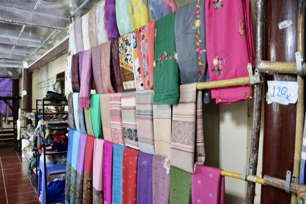 100-year-old traditional brocade weaving craft of Cham People in An Giang