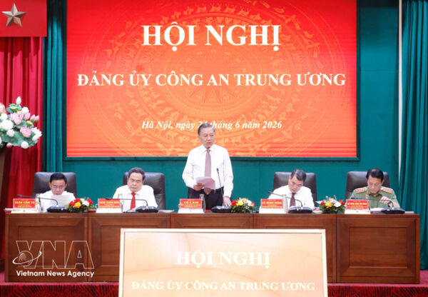 Top leader hails crime-fighting efforts, sets security tasks for second half