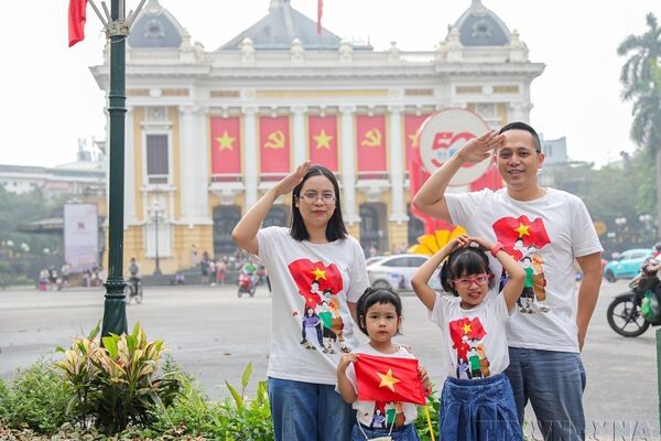 <b>Gia đình - nền tảng của xã hội, cội nguồn sức mạnh dân tộc</b>