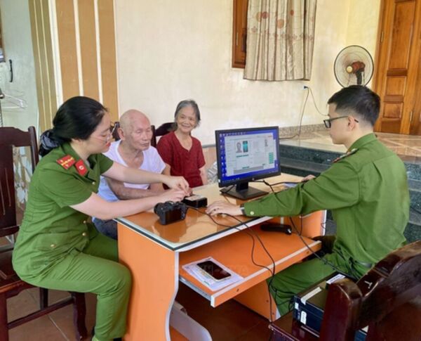 Thanh Hoa officially begins social security payments via bank accounts from July 1