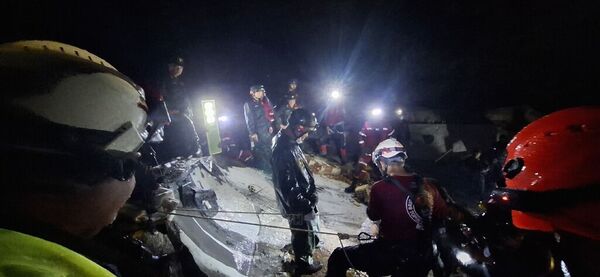 Venezuela quake: Vietnamese team intensifies search efforts