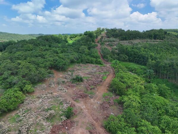 Donating land for road construction, spreading community solidarity in Dong Nai