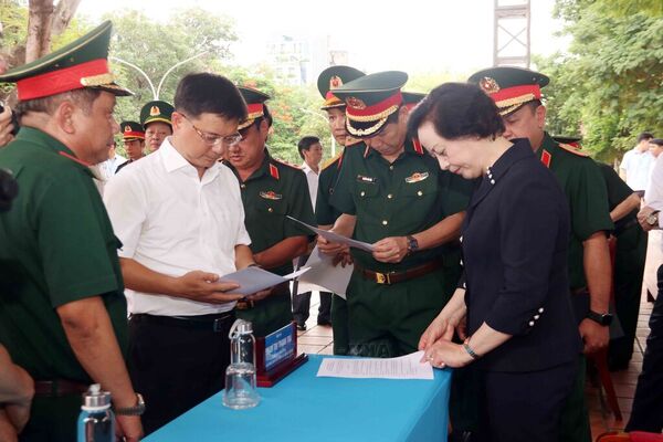 Deputy PM inspects preparations for launch of martyrs' remains search drive in Ho Chi Minh City