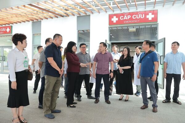 Health Minister inspects preparations for inauguration of Viet Duc Friendship Hospital's Ninh Binh Facility