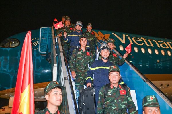 Vietnamese rescue team returns to Hanoi after completing humanitarian mission in Venezuela