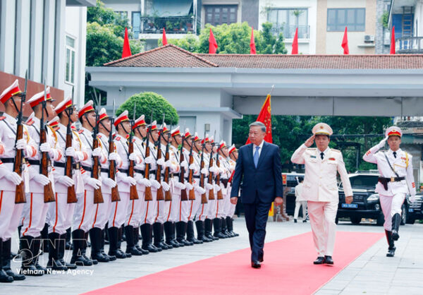 Top leader calls for building elite, modern, humane prison management police force