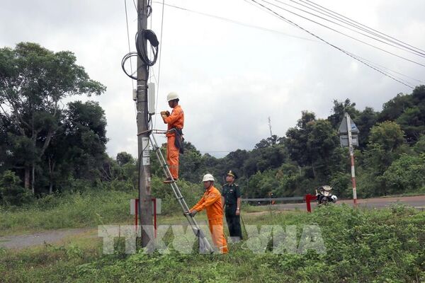 Dòng điện thắp sáng vùng biên - Bài 1: Sức bật cho phát triển kinh tế
