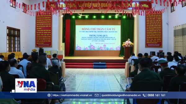 Thường trực Ban Bí thư thăm, tặng quà tại Trung tâm điều dưỡng thương binh Nghệ An
