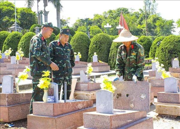 Đi tìm những dòng tên còn thiếu trên bia mộ liệt sĩ