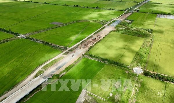 Standard Chartered nâng dự báo tăng trưởng GDP Việt Nam 2026 lên 9,5%