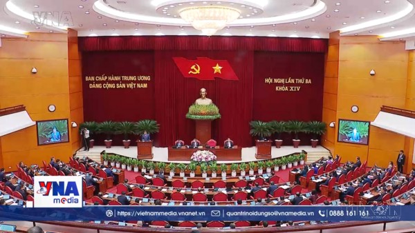 Ngày làm việc thứ nhất Hội nghị Trung ương 3 khoá XIV