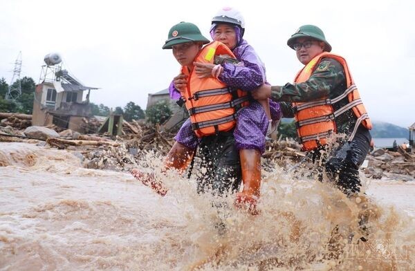 Lai Chau's armed forces mobilize to help residents recover from natural disaster