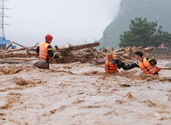 Confronting devastating floods to protect people's lives