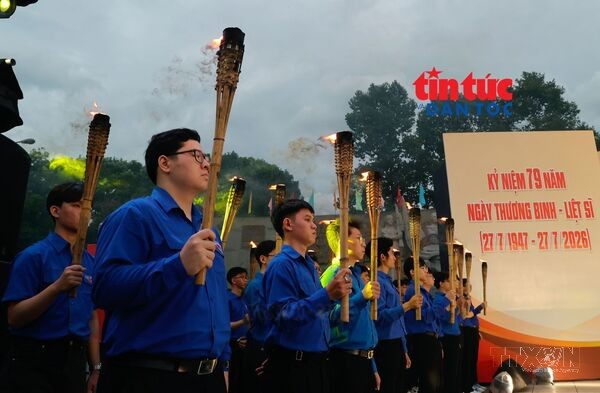 Thanh niên TP Hồ Chí Minh thắp nến tri ân, tưởng nhớ các Anh hùng liệt sĩ