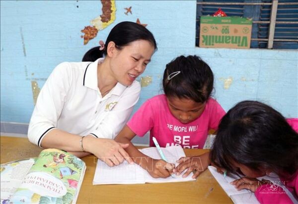 Giúp học dân sinh vùng dân tộc tự tin bước vào năm học mới