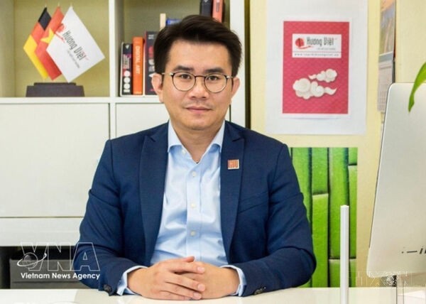 Overseas Vietnamese serve as bridge promoting Vietnam's image in new development era