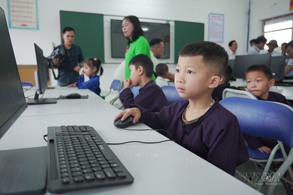 Trường vùng biên thắp sáng tương lai