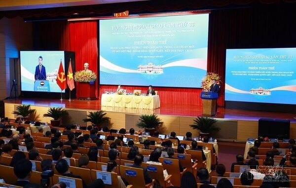 Prime Minister attends plenary session of 33rd diplomatic conference