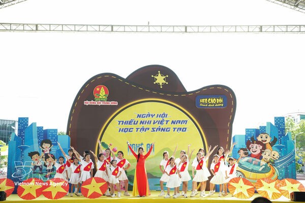 Nearly 2,000 children join creative learning festival in Nghe An